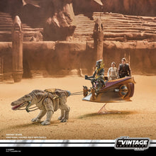Load image into Gallery viewer, Star Wars: The Vintage Collection Orray & Geonosian Picador Maple and Mangoes