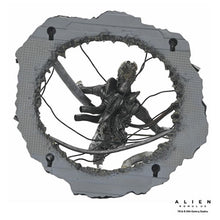 Load image into Gallery viewer, Alien: Romulus 7" Scale Figures - Deluxe Suspended Lab Xenomorph XX121 Maple and Mangoes