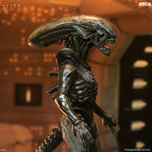 Load image into Gallery viewer, Alien Earth 7" Scale Figures - Ultimate Wendy's Xenomorph Maple and Mangoes