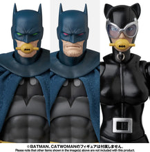 Load image into Gallery viewer, MAFEX Bruce Wayne (Batman: Hush Ver.) (Pre-order)*