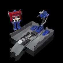 Load image into Gallery viewer, Optimus Prime Transformers 40th Anniversary G1 Retro Reissue Exclusive Maple and Mangoes