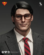Load image into Gallery viewer, INART Superman (1978) 1/6 Collectible Figure Deluxe Edition Maple and Mangoes
