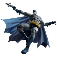 Load image into Gallery viewer, Blokees Model Kits - DC Comics - Champion Class - 05 Batman (Hush) Maple and Mangoes
