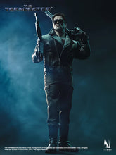 Load image into Gallery viewer, The Terminator: T-800 1/6 Collectible Figure (Pre-order)*
