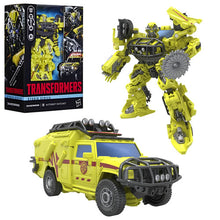 Load image into Gallery viewer, Transformers Gen Figures - Studio Series - Voyager Class - Transformers - Ratchet Maple and Mangoes
