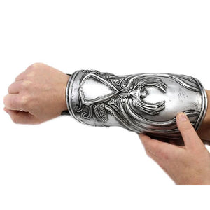 Assassin's Creed 2 Roleplay - The Hidden Blade Of Ezio Auditore (Gauntlet Replica) Maple and Mangoes