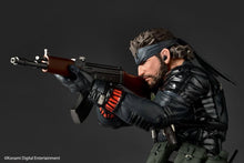 Load image into Gallery viewer, Amazing Yamaguchi/Revoltech: METAL GEAR SOLID Delta / Snake Eater - Naked Snake (Sneaking Suit Ver.) (Limited + Bonus) [Kaiyodo]Maple and Mangoes
