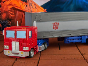 Transformers Studio Series Commander Class The Transformers: The Movie 86-31 Optimus Prime Maple and Mangoes