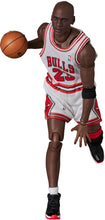 Load image into Gallery viewer, MAFEX Michael Jordan (Chicago Bulls Home) Maple and Mangoes
