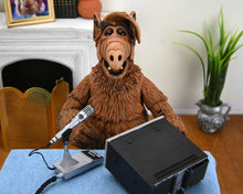 Load image into Gallery viewer, NECA - ALF 7&quot; Scale Figures - Ultimate Alf Maple and Mangoes
