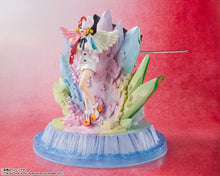 Load image into Gallery viewer, Figuarts ZERO Shanks &amp; Uta -ONE PIECE FILM RED Version Maple and Mangoes
